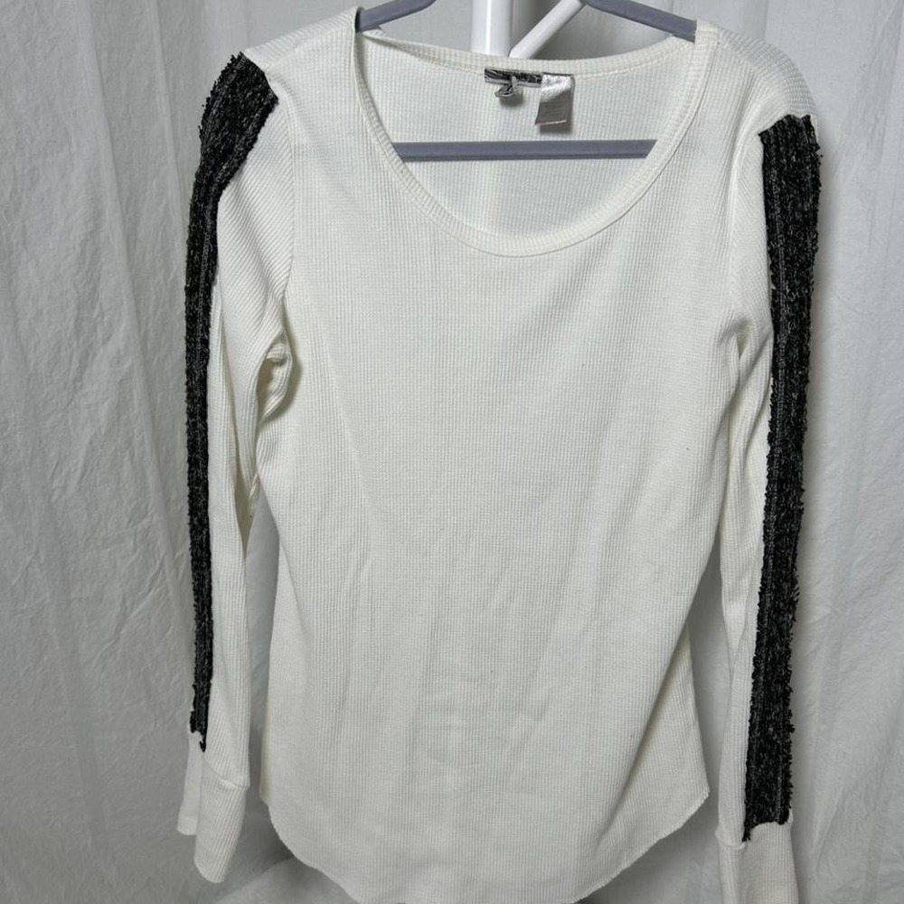 Women's thermal long sleeve top‎ by BKE the Buckle white / black sleeves size L